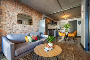 Chic Warehouse Style 1 bedroom, Blouberg Beachfront, 14 Manhattan